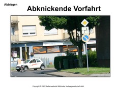 Linksabbiegen-abknickende-Vorfahrt.pdf